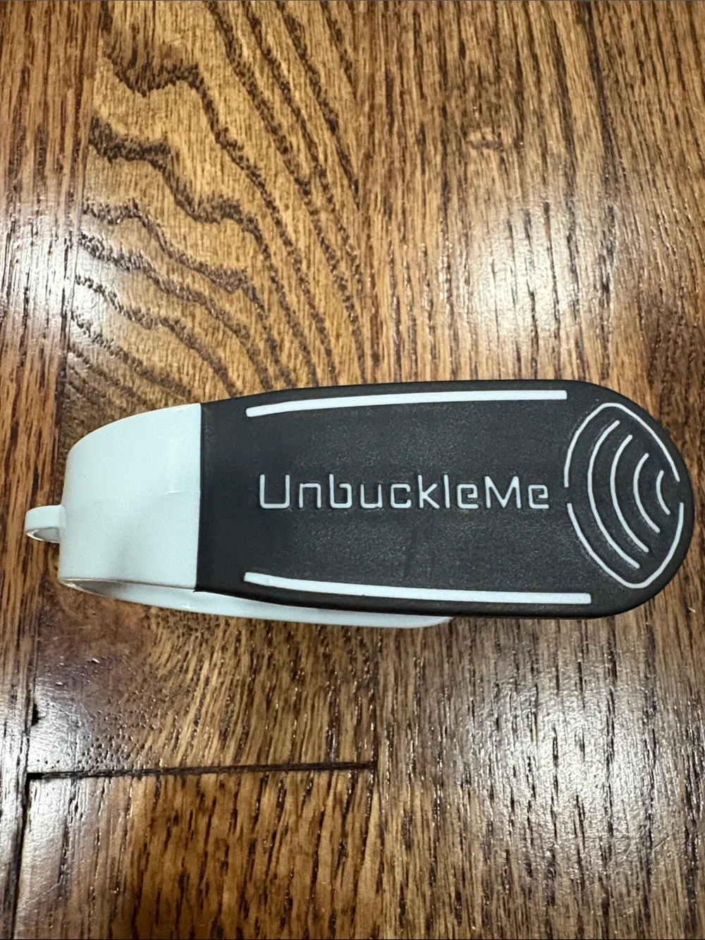 UnbuckleMe car seat buckle release tool, white/black. Excellent condition
